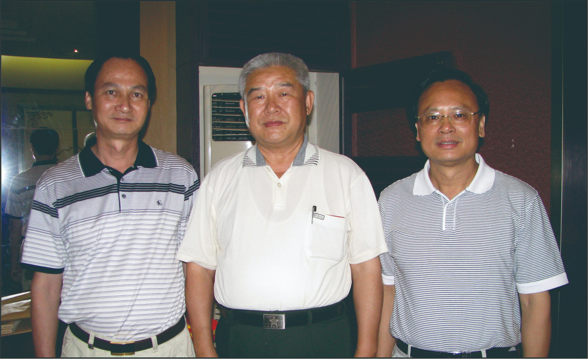 廣西區(qū)發(fā)改委領(lǐng)導陪同中國人民解放軍總參謀部政治部主任賈雪陽軍（照片中）到公司實地考察，并給予“好安節(jié)電器”高度評價